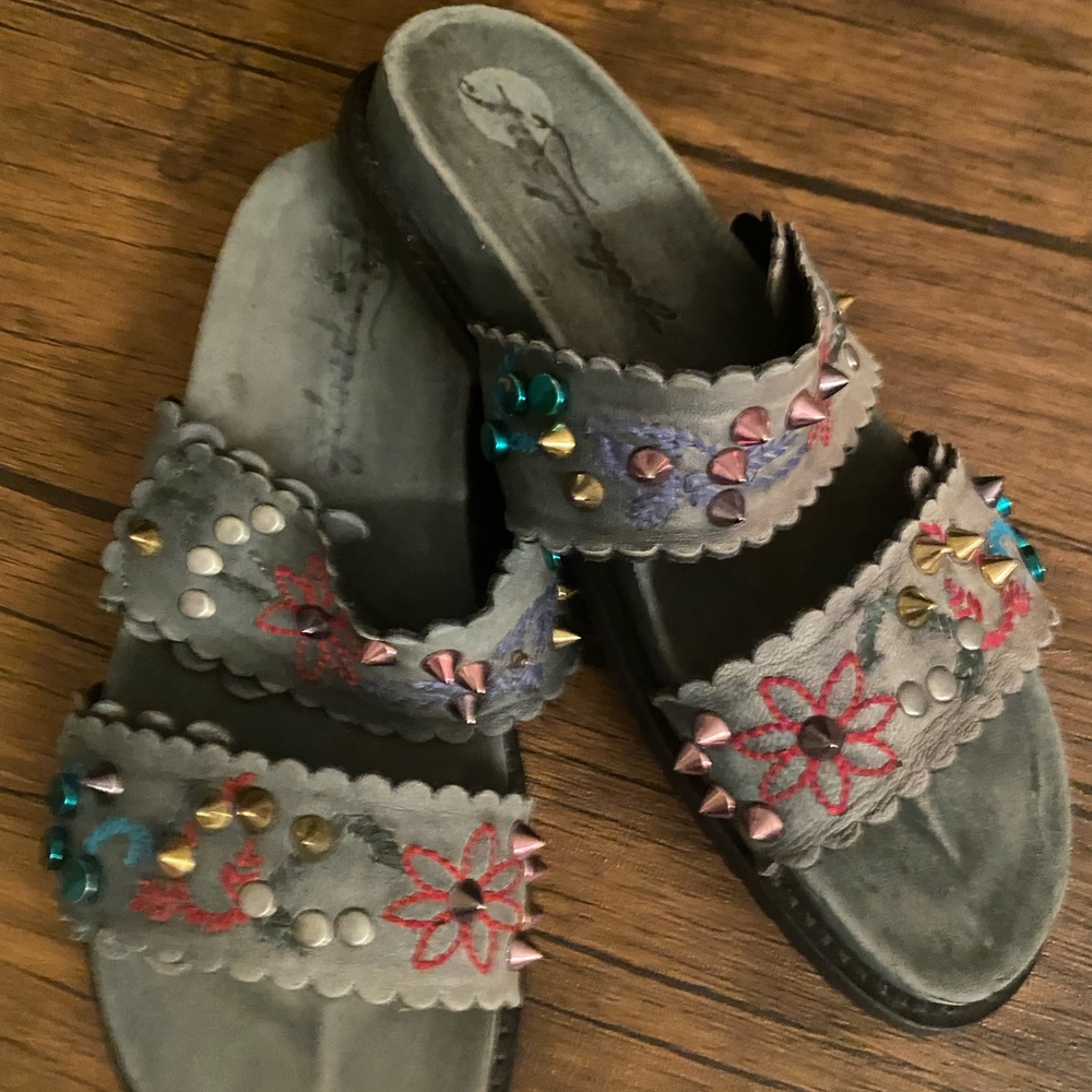 FREE PEOPLE SLIDES SIZE 9